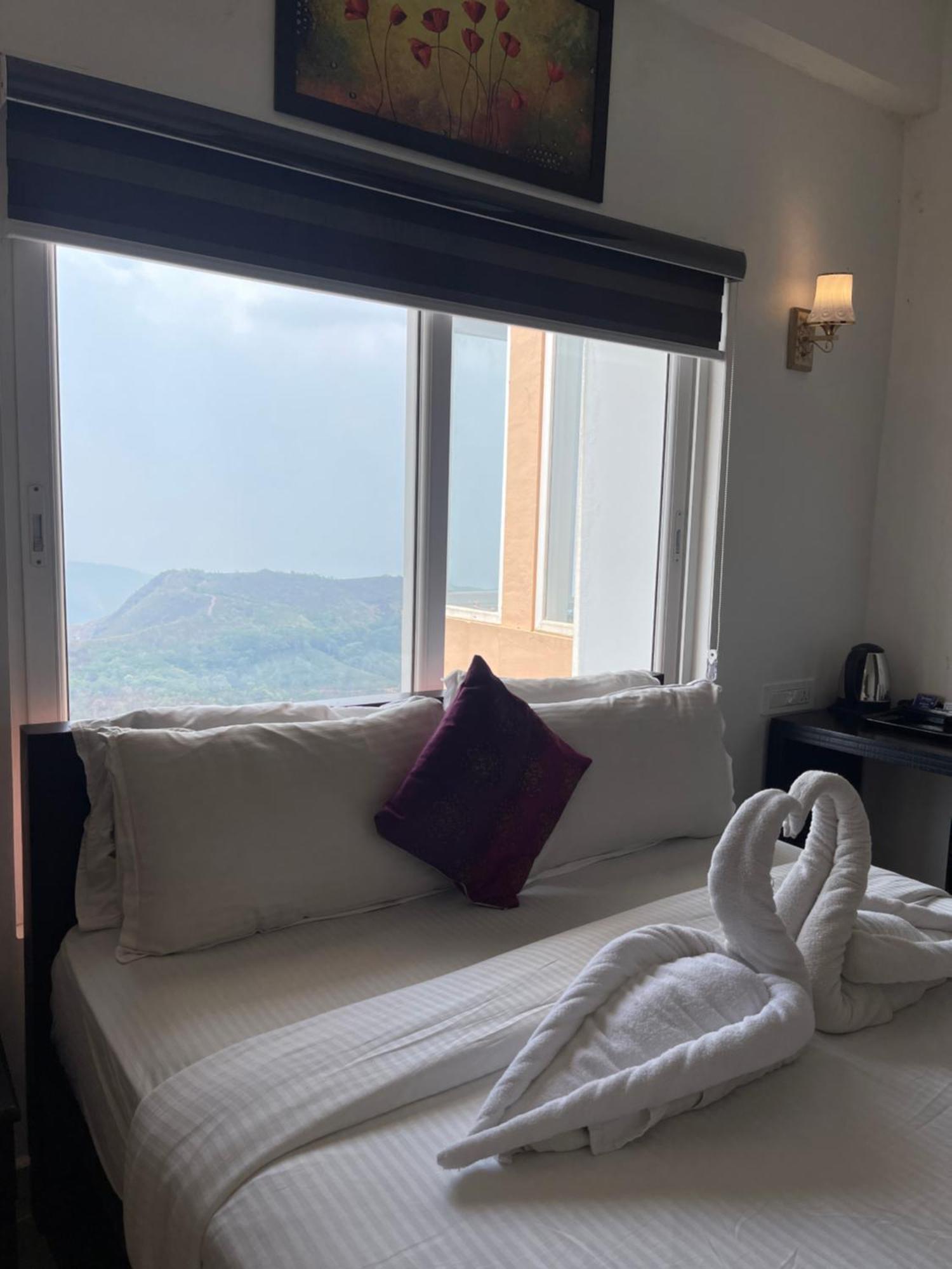 Himasailam Pool Resort Vagamon Eksteriør billede